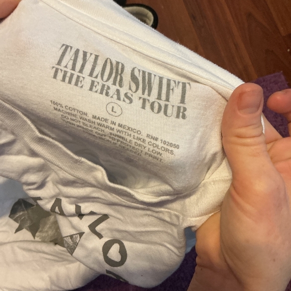 TAYLOR SWIFT THE ERAS TOUR PHOTO OVERSIZED LARGE T-SHIRT - Picture 4 of 4